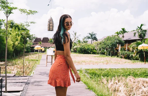 Side View Confident Young Ethnic Female Tourist Trendy Outfit Sunglasses — Fotografia de Stock