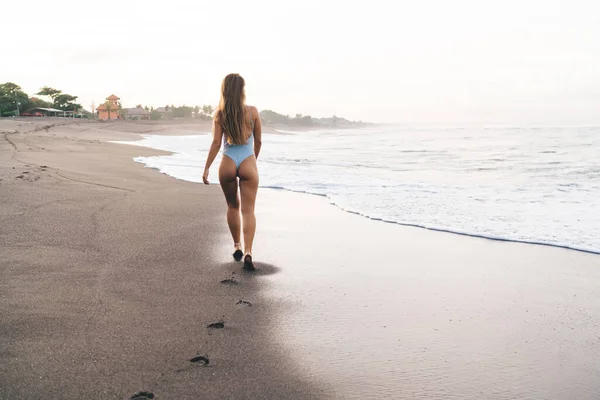 Back View Full Length Barefoot Faceless Female Swimsuit Walking Sandy — Stock Photo, Image