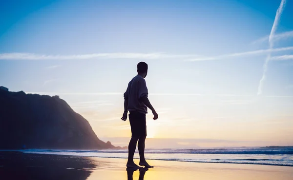 Back View Male Sweatshirt Shorts Standing Wet Sand Sea Shore — Stock Photo, Image