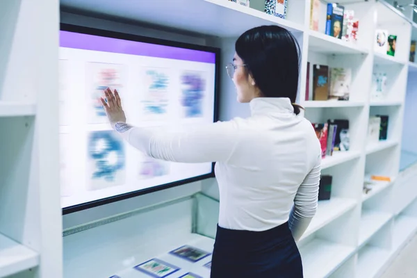 Back View Asian Female Student Selecting Book Large Touch Screen — Stock Photo, Image