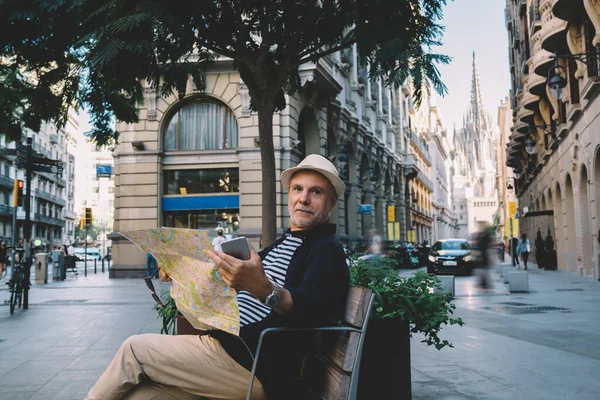 Caucasian Man Retirement Using Location Travel Map Mobile Gadget Searching — Fotografia de Stock