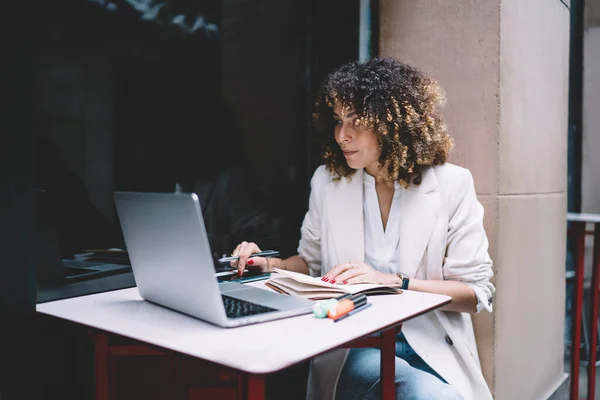 Skilled Female Freelancer Checking Received Email Message Online Learning Laptop — Fotografia de Stock