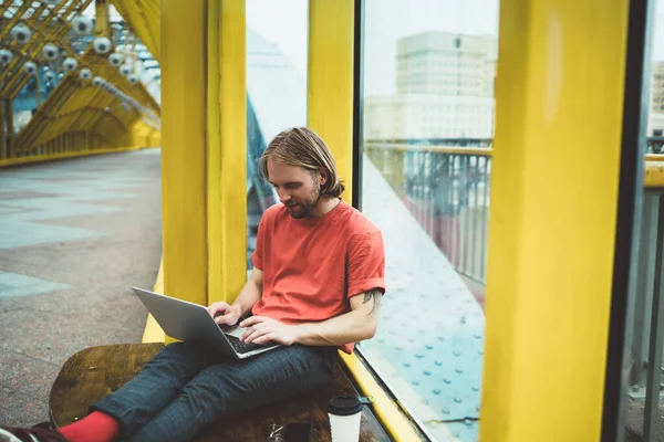 Focused Guy Casual Clothes Using Laptop Creating Project Looking Ideas — Stockfoto