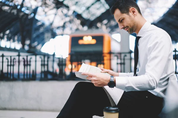 Handsome Businessman White Shirt Reading Columns Financial News Interesting Review — Foto Stock