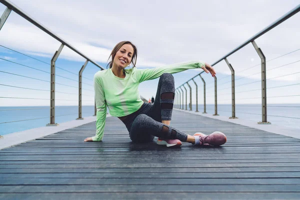 Confident Years Old Female Activewear Sitting Pier Sea Summer Sunny — Stock Photo, Image
