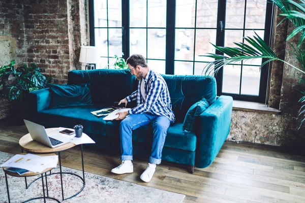 High Angle Full Body Focused Man Casual Outfit Eyeglasses Sitting — Foto Stock