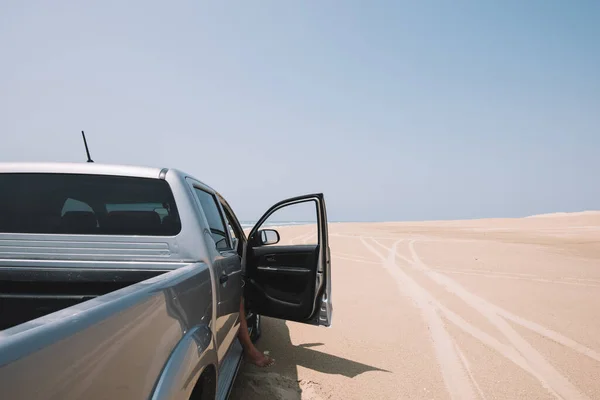 Recoger Camión Con Puerta Abierta Pasajero Dentro Desierto Vacío Sin — Foto de Stock