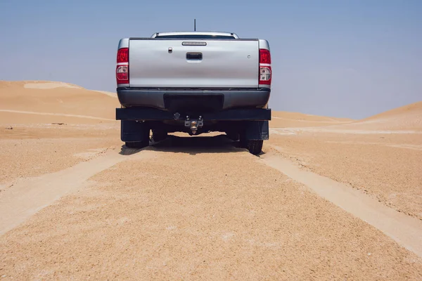 Part Pickup Parked Desert Tire Tracks Sand Driving Cloudless Weather — 图库照片