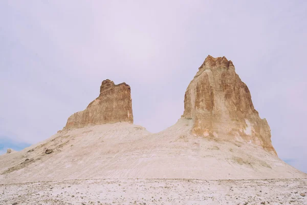 Majestic View Lofty Rocky Mountains Located Middle Waterless Empty Desert — Stockfoto