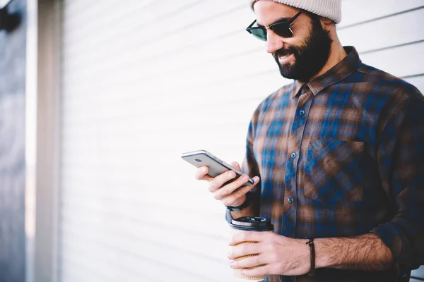 Middle Eastern Hipster Guy Sunglasses Using Mobile Technology Making Online — стоковое фото