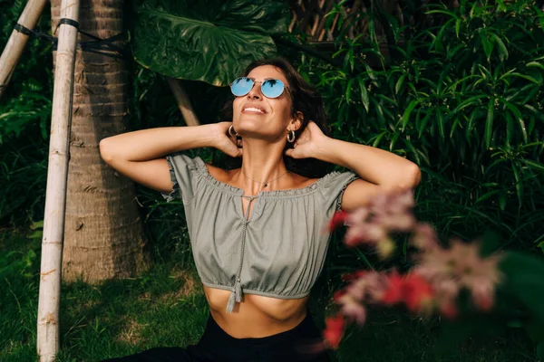 Positive Ethnic Young Slim Female Traveler Summer Clothes Sunglasses Touching — Stock Photo, Image