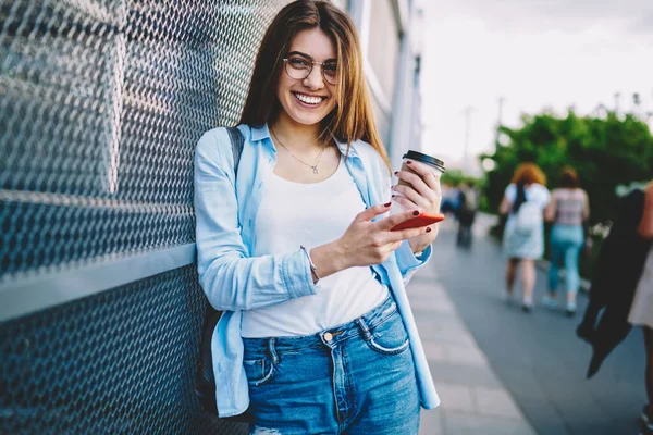 Half Length Portrait Cheerful Hipster Girl Smartphone Online Blogging Smiling — Stockfoto