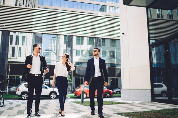 Full Length Busy Young Coworkers Formal Elegant Clothes Strolling Contemporary — Foto de Stock