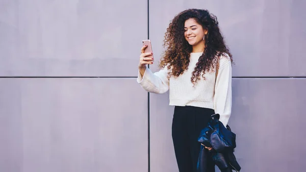 Pretty Hipster Girl Curly Hair Smiling Front Mobile Camera Copy — Zdjęcie stockowe