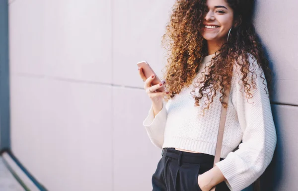 Half Length Joyful Female Blogger Holding Cellular Gadget Smiling Camera — Fotografia de Stock