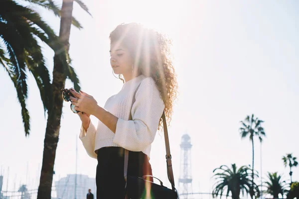 Backlit View Millennial Blogger Using Cellphone Technology Creating Travel Publication — Foto Stock