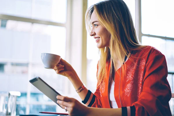 Cheerful Hipster Girl Perfect Smile Face Using Digital Tablet Coffee — Stock Photo, Image