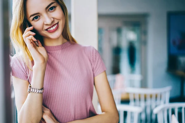 Half Length Portrait Happy Millennial Woman Receiving Good News Smartphone —  Fotos de Stock