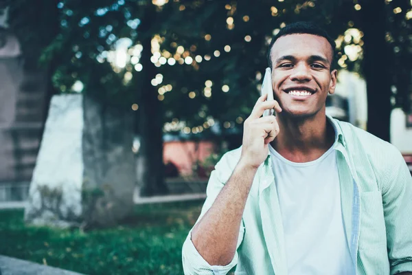 Cheerful Young African American Male Looking Camera Smiling While Speaking — Zdjęcie stockowe