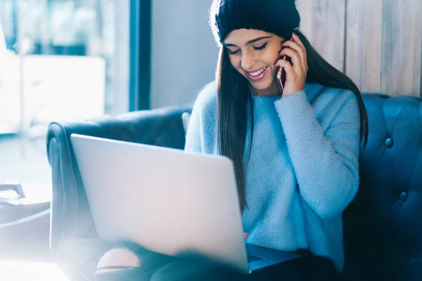 Successful Female Freelancer Modern Laptop Computer Doing Remote Job Calling — Stock Fotó