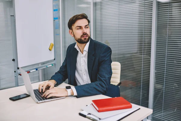 Thoughtful Adult Male Manager Beard Formal Clothes Typing Laptop Looking — Zdjęcie stockowe