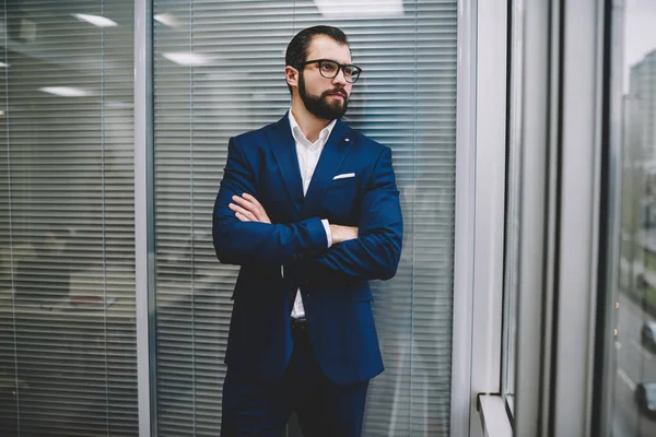 Serious Handsome Man Elegant Suit Eyeglasses Beard Standing Glass Wall — стоковое фото