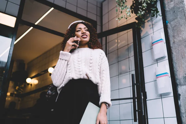 Stylish Young Smiling Ethnic Female Afro Hair Trendy Clothes Standing — Foto Stock