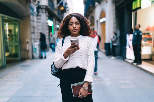 Young Female Curly Hair Fashionable Clothes Notebooks Hand Using Smartphone — Stockfoto