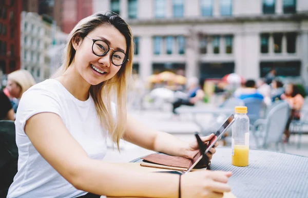 Portrait Cheerful Asian Girl Optical Spectacles Planning Day Break Street — Stockfoto
