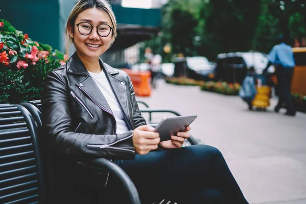 Portrait Youthful Female Influencer Resting City Bench Smiling Camera Leisure — Stockfoto