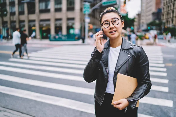 Millennial Female Student Classic Spectacles Making Consultancy Roaming Conversation Cellphone — Stockfoto