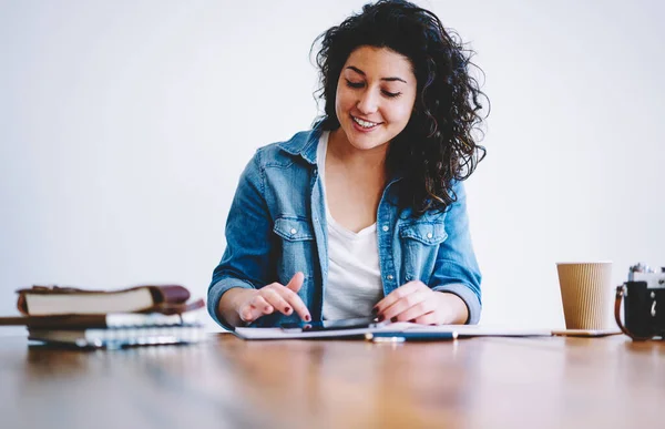 Curly Female Blogger Cute Smile Browsing Web Page Modern Touch — Foto Stock