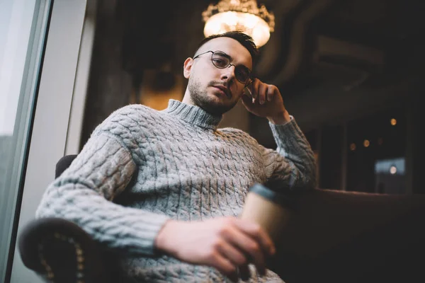 Low Angle Serious Bearded Male Casual Wear Glasses Drinking Cup — Stock Photo, Image