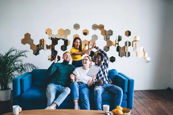 Joyful Multiethnic Coworkers Casual Clothes Sitting Sofa Celebrating Success Light — 图库照片