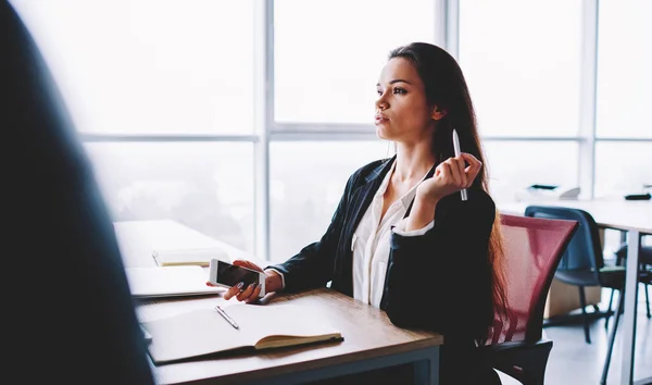 Side View Caucaisan Female Entrepreneur Pen Smartphone Gadget Hands Thinking — Foto Stock