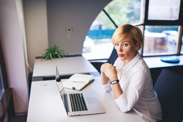 Concentrated Female Employee Formal Clothes Short Hair Looking Camera While — 스톡 사진
