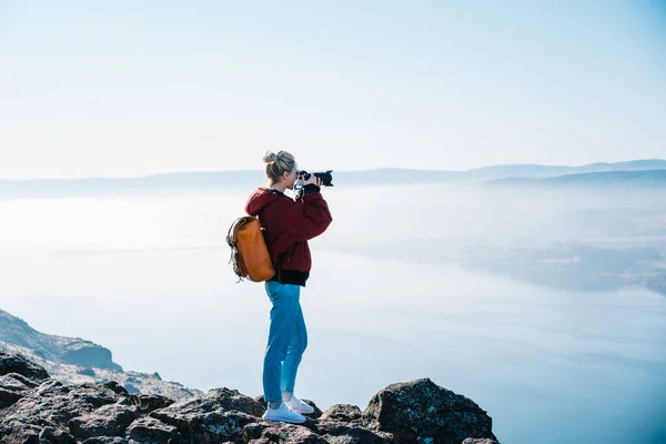 Back View Anonymous Woman Warm Clothes Standing Edge Cliff Shooting — Fotografia de Stock