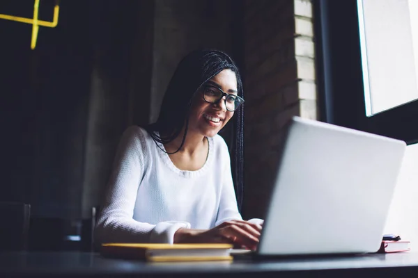 Cheerful Black Female Entrepreneur Black Braids Eyeglasses Typing Laptop While — Fotografia de Stock