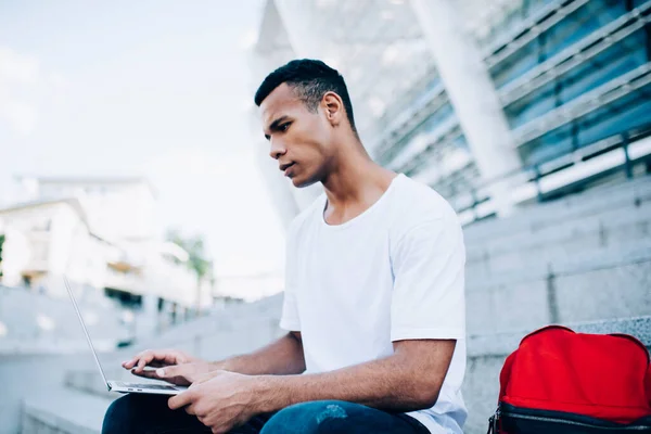 Concentrated African American Male Stylish Clothes Sitting Stairs City Street – stockfoto