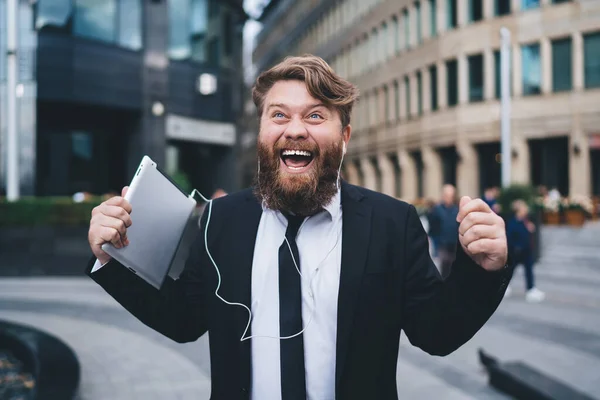 Cheerful Bearded Male Business Suit Tablet Looking Screaming Happiness Blur — Fotografia de Stock