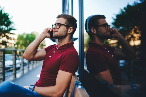 Side View Positive Bearded Man Wearing Red Shirt Resting Wooden — Stock Photo, Image