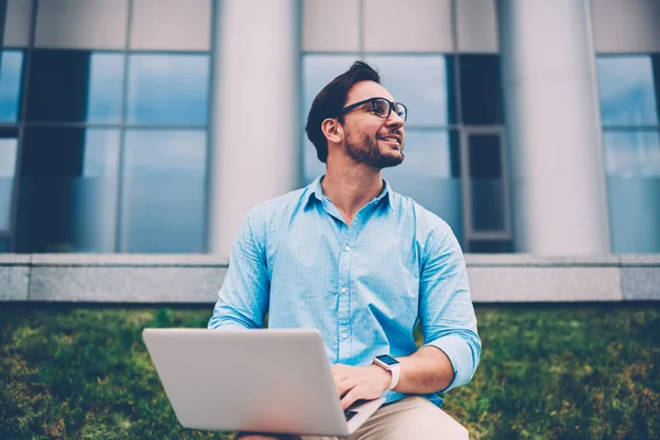 Joyeux Concepteur Web Réussi Dans Les Lunettes Optiques Détournant Les — Photo