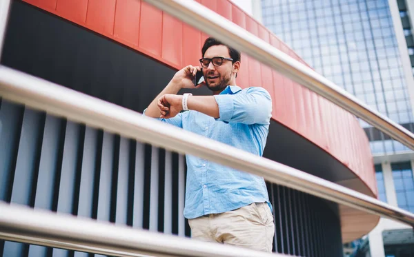 Hurrying Meeting Tourist Checking Time Having Mobile Conversation Finding Out — Stock Photo, Image