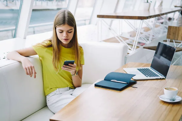 High School Female Student Smart Casual Using Smartphone Sitting Table — Stockfoto