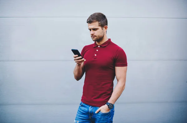 Serious Male Beard Casual Outfit Standing Hand Pocket Using Smartphone — Stock Photo, Image