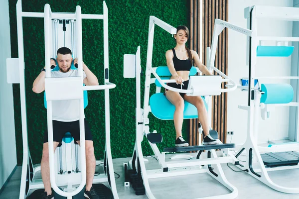 Serious Sportswoman Bearded Sportsman Performing Workout Gym Fitness Equipment While — Fotografia de Stock