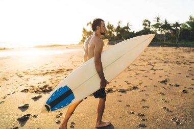 Brezilya 'da Rio de Janeiro' yu ziyaret ederek yaz tatillerinin tadını çıkaran olağanüstü genç adam.