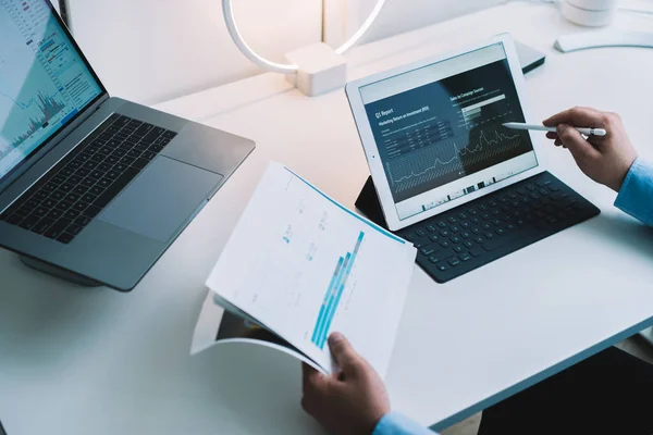 Crop Faceless Male Financier Read Documents While Working Tablet Laptop — Fotografie, imagine de stoc