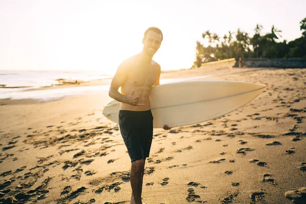 Happy Young Shirtless Male Surfer Swimwear Shortboard Smiling Doing Shaka — Stock Photo, Image