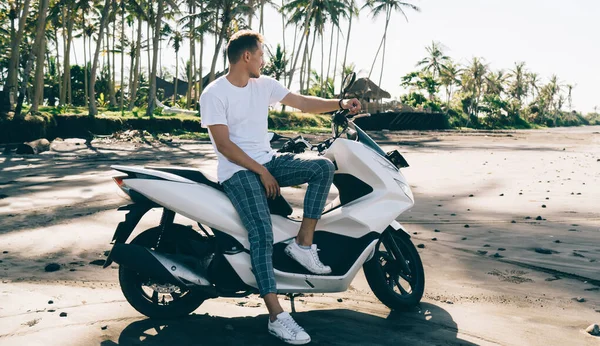 Full Length Man Casual Outfit Sitting Modern Motorcycle Sandy Tropical — Zdjęcie stockowe